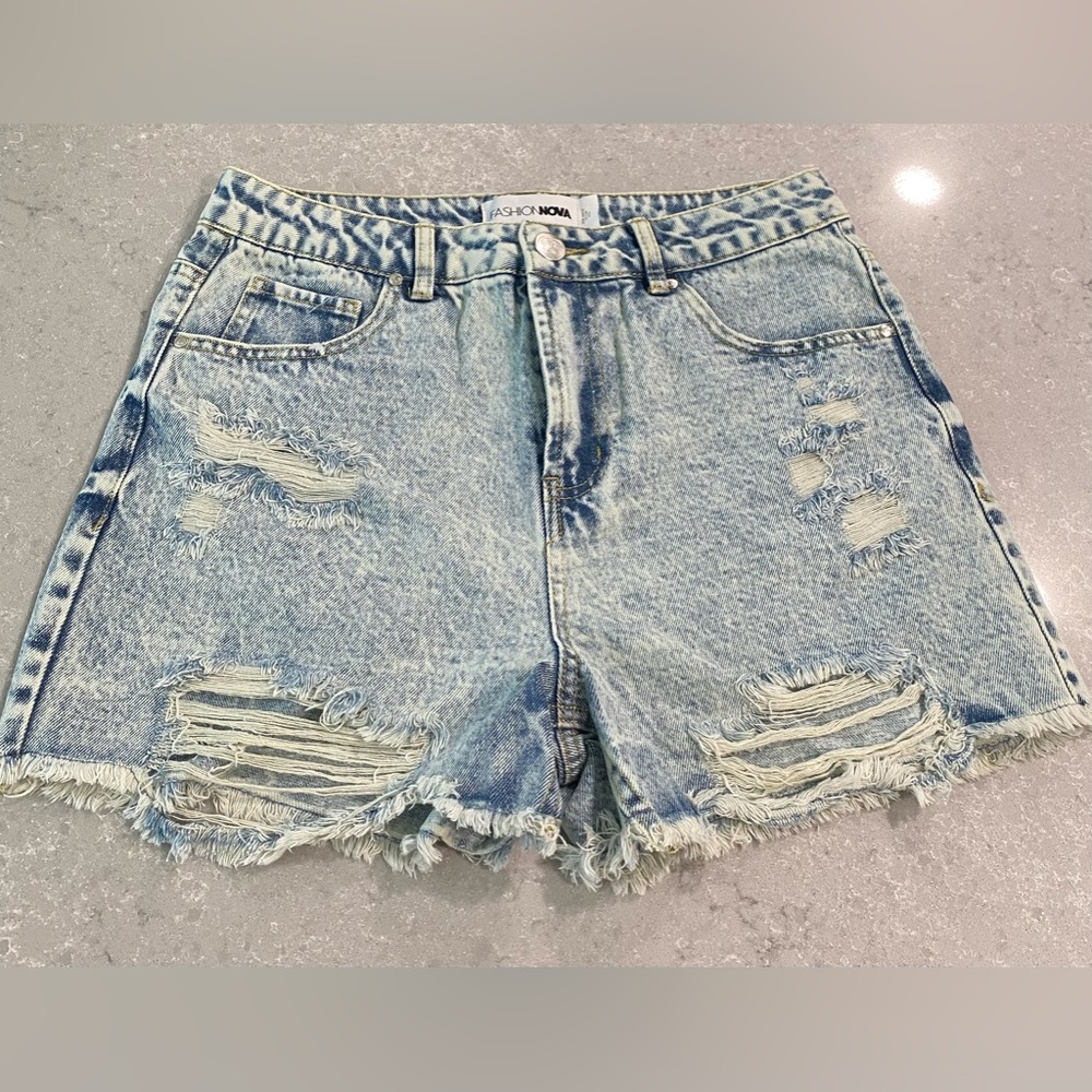 Fashion Nova, Light Wash Denim Shorts Size 29/9